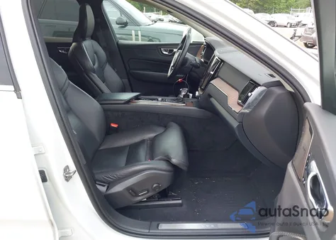 2019 Volvo Xc60 T6 Momentum из США, поврежденный, VIN LYVA22RK3KB214386